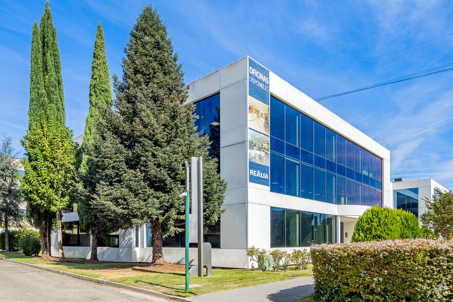 Calle del Musgo, 1, Madrid, Madrid for lease - Building Photo - Image 3 of 11