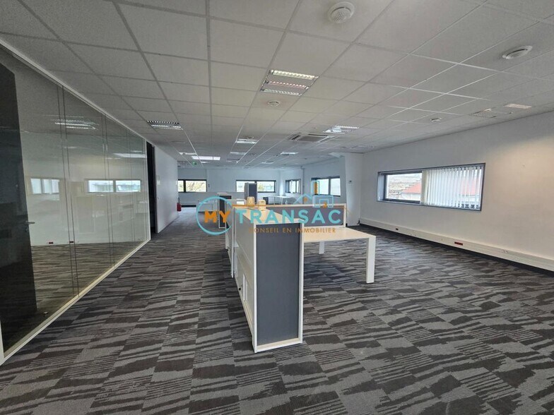 Office in Ivry-sur-Seine for lease - Interior Photo - Image 3 of 6
