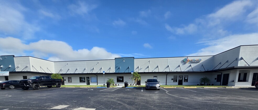 643 Cape Coral Pky E, Cape Coral, FL for lease - Building Photo - Image 1 of 4