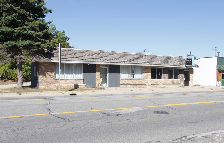 107 S Charles St, White Cloud, MI à vendre - Photo du bâtiment - Image 2 de 9