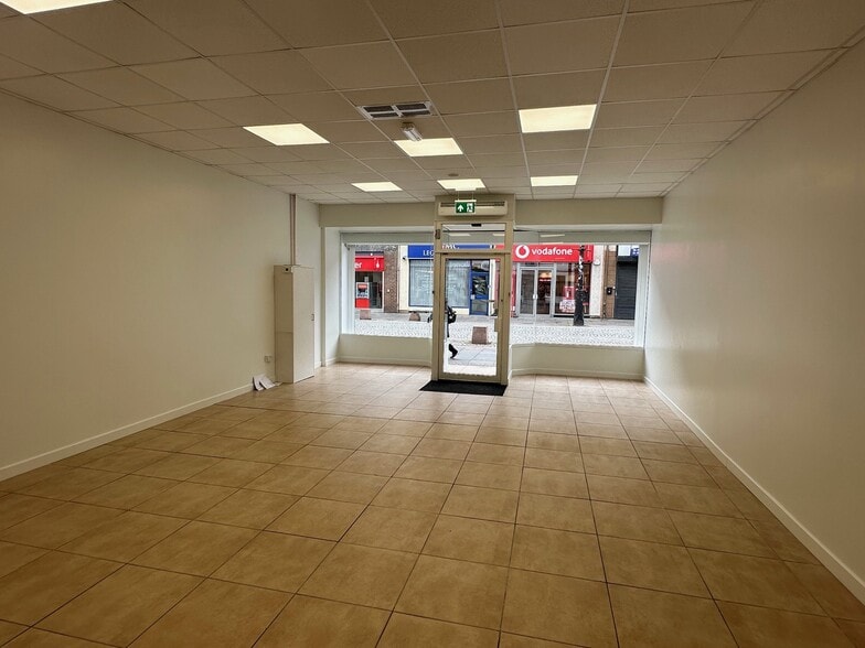 82 King St, Kilmarnock for lease - Building Photo - Image 2 of 9