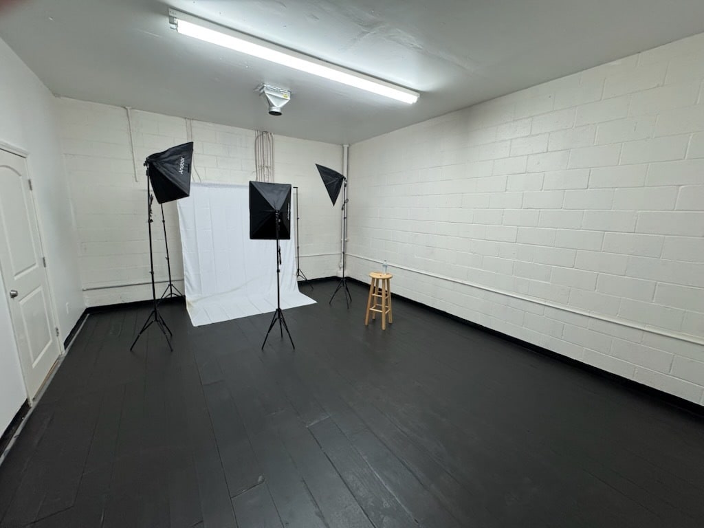 14529 Archwood St, Van Nuys, CA for lease Building Photo- Image 1 of 2