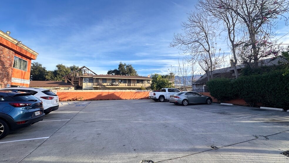 708 N Marengo Ave, Pasadena, CA for sale - Building Photo - Image 3 of 17