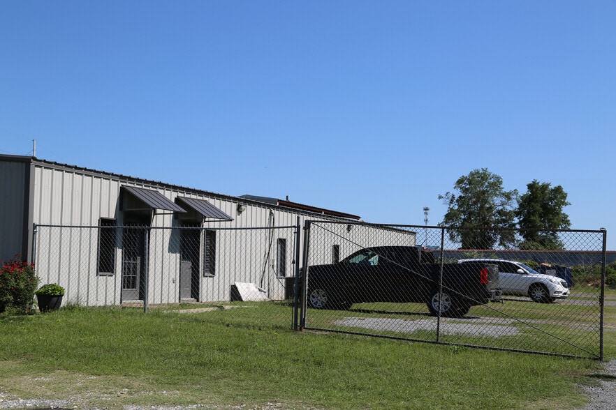 105 FM 27 W, Fairfield, TX à vendre - Photo du bâtiment - Image 3 de 11