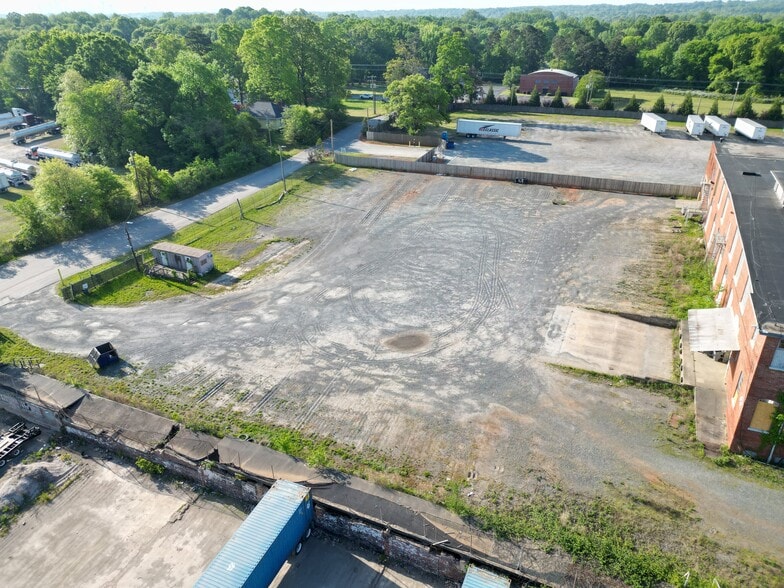 8300 Moores Chapel Rd, Charlotte, NC for lease - Building Photo - Image 2 of 7