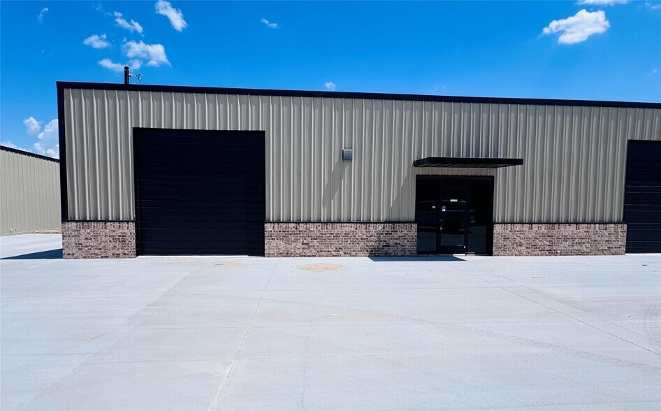 13008 S FM 730, Azle, TX à louer - Photo du bâtiment - Image 2 de 7