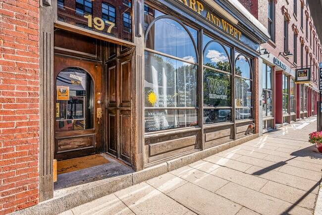 More details for 197 Market St, Lowell, MA - Retail for Sale