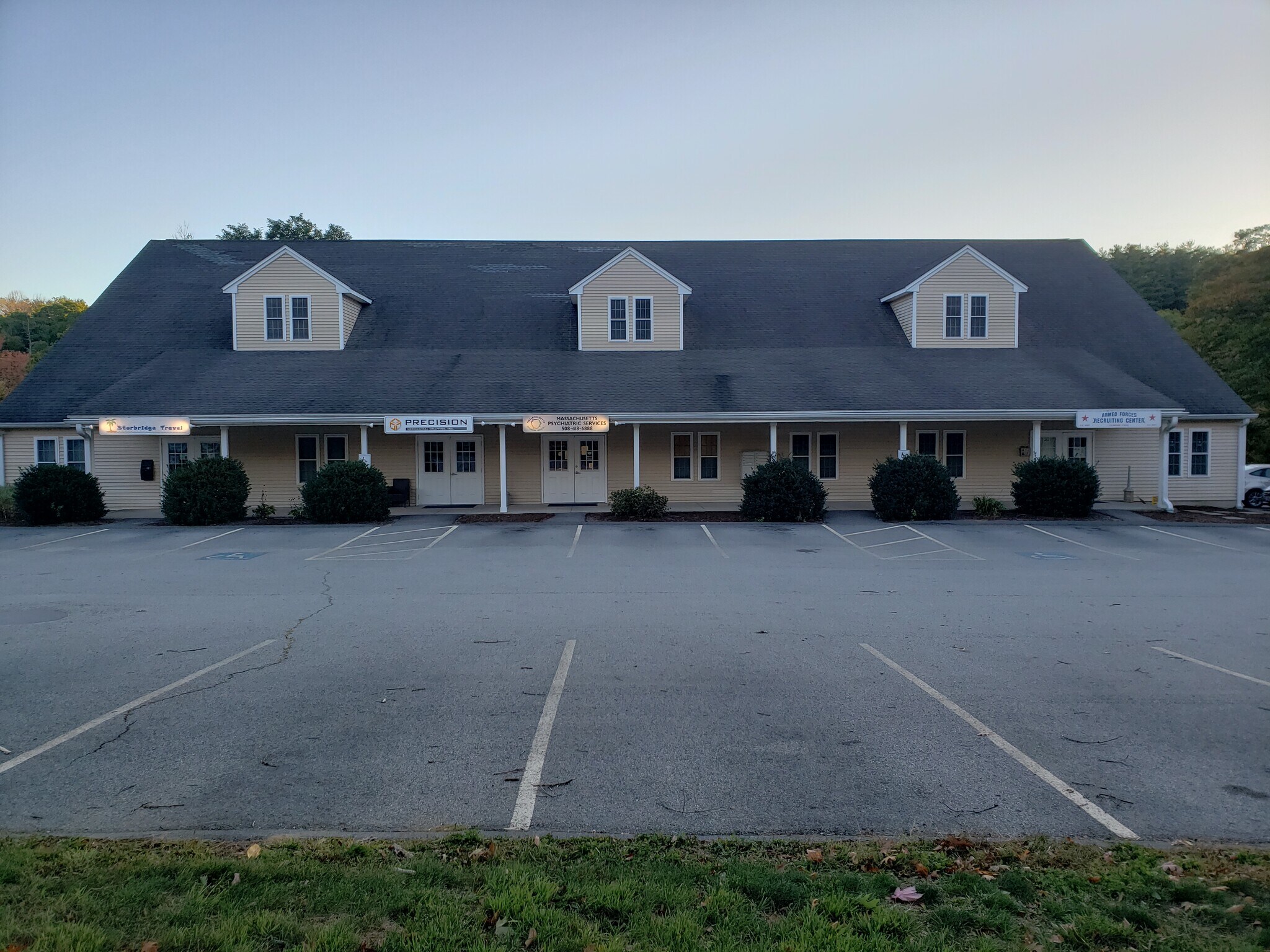 128 Main St, Sturbridge, MA à vendre Photo du bâtiment- Image 1 de 1