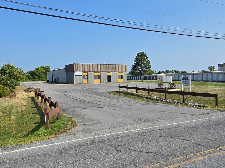 22672 Murrock Cir, Watertown, NY à vendre - Photo du bâtiment - Image 2 de 14