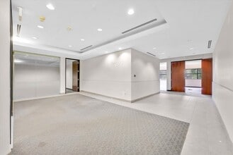 1501 Hughes Way, Long Beach, CA for lease Lobby- Image 2 of 30