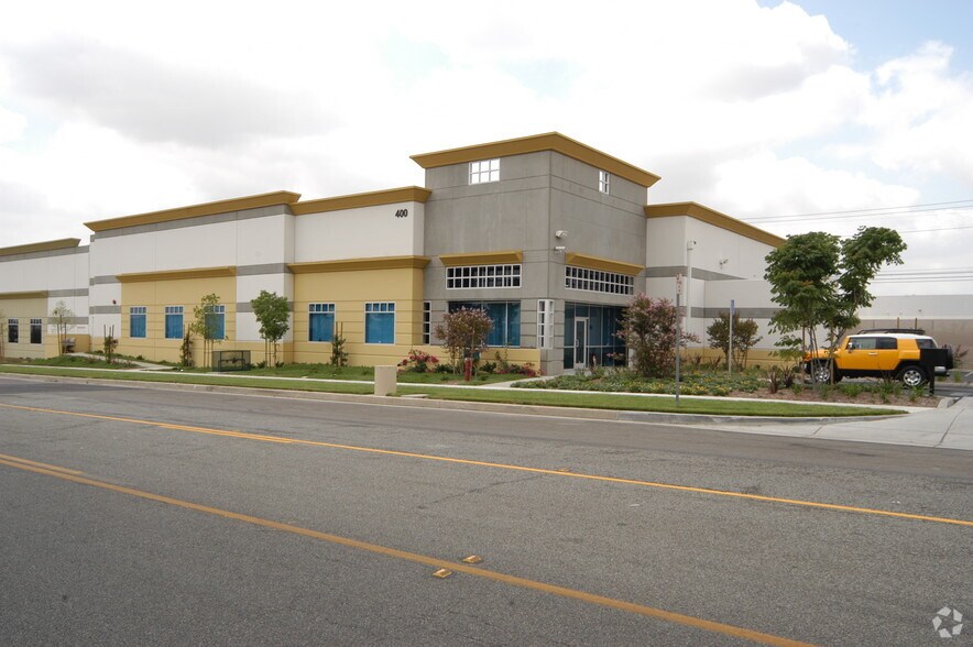 400 S Wineville Ave, Ontario, CA à louer - Photo du bâtiment - Image 2 de 4