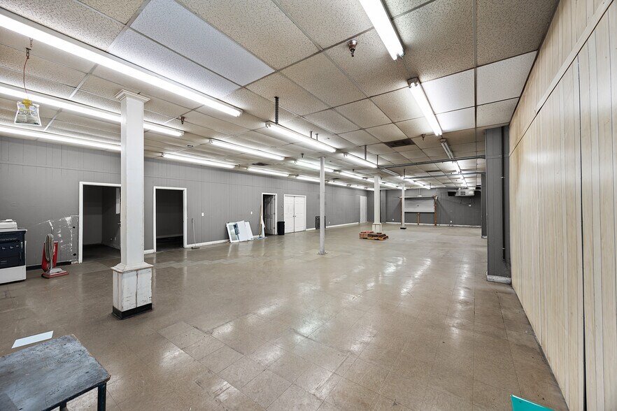 2058 Hollywood Dr, Jackson, TN à vendre - Photo intérieure - Image 3 de 25