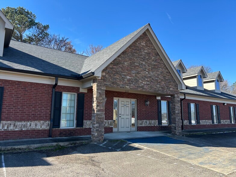 249 W Church St, Lexington, TN à louer - Photo du bâtiment - Image 2 de 15