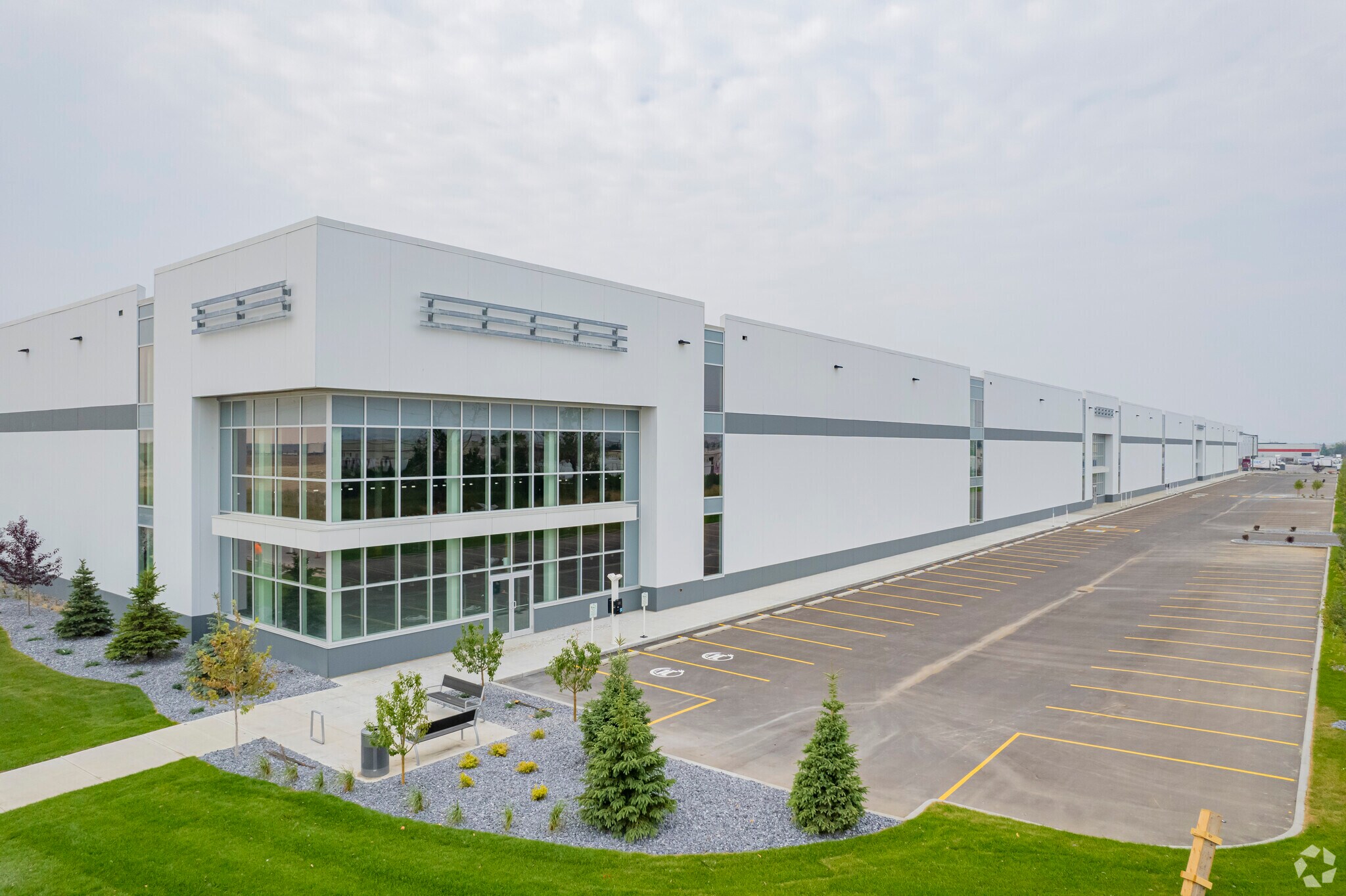 5675 58 Av SE, Calgary, AB à vendre Photo du bâtiment- Image 1 de 1