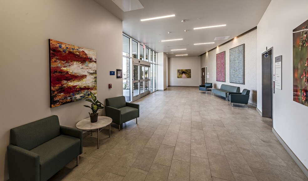 4500 Morning Dr, Bakersfield, CA à louer - Photo intérieure - Image 2 de 33