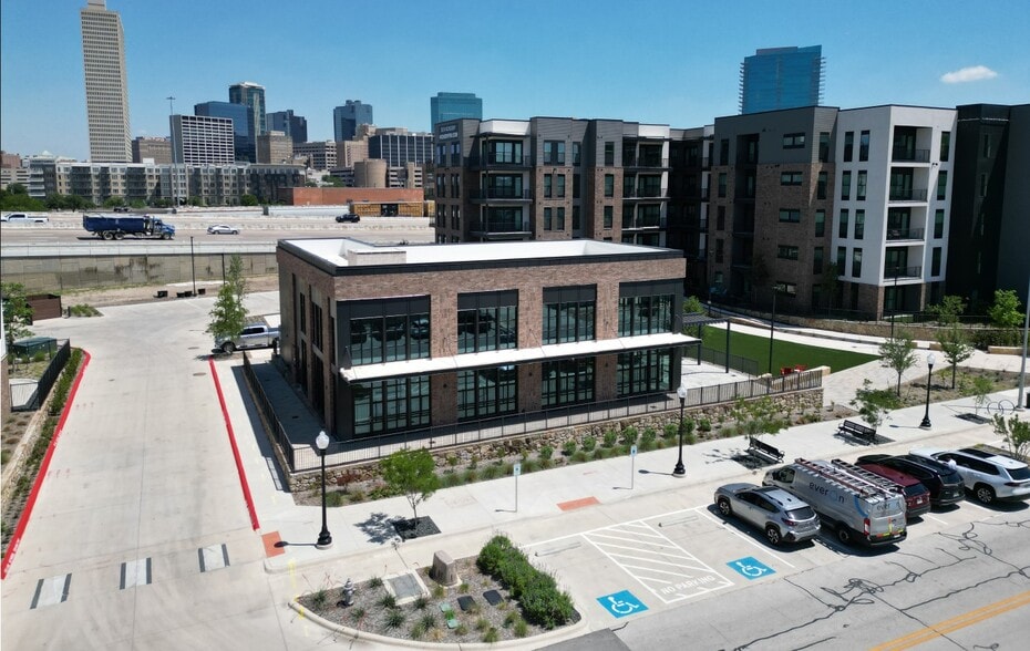 800 W Vickery Blvd, Fort Worth, TX for lease - Building Photo - Image 1 of 8