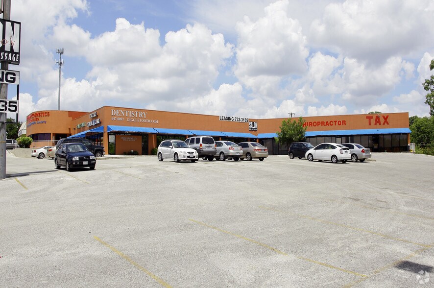 6324-6342 NW Loop 410, San Antonio, TX à louer - Photo du bâtiment - Image 3 de 3