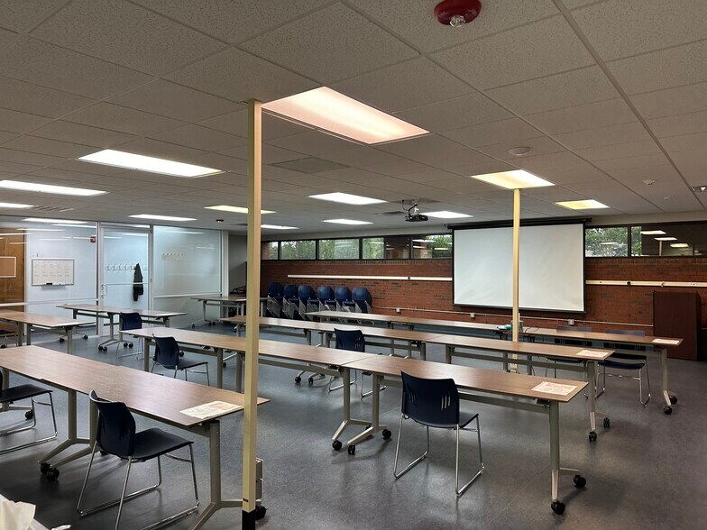 2305 Executive Park W, Greenville, NC à louer - Photo intérieure - Image 3 de 3