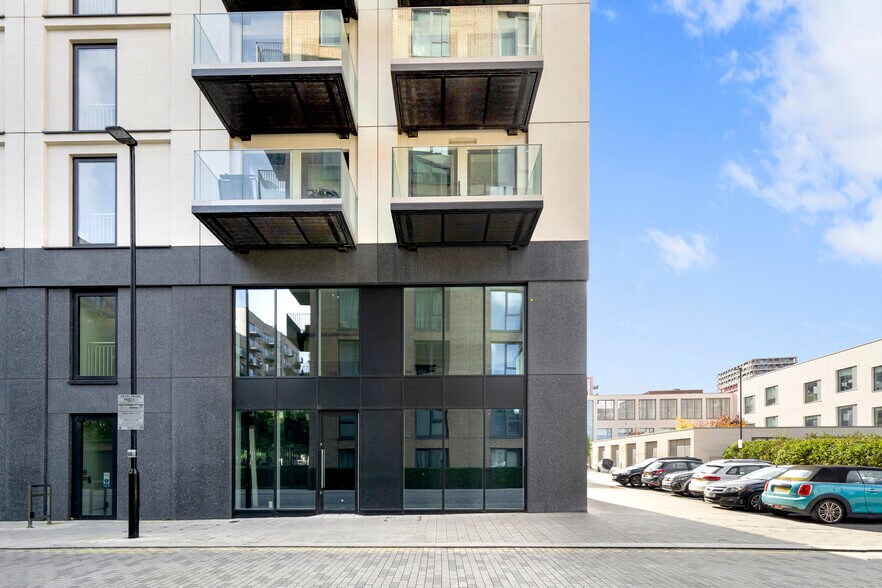 22 Royal Cres, Londres à vendre - Photo du bâtiment - Image 2 de 2