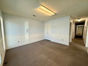 2401-2411 S Charles Blvd, Greenville, NC à louer Photo intérieure- Image 1 de 14