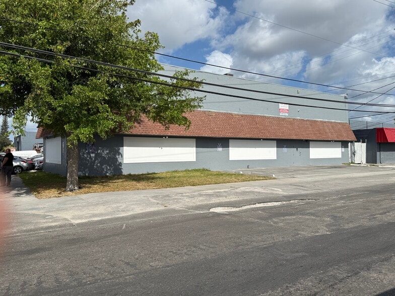 5801 Plunkett St, Hollywood, FL for lease - Building Photo - Image 3 of 17