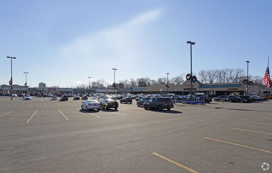 900 Central Ave, Albany, NY for lease - Primary Photo - Image 2 of 5