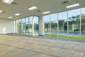 1751 Suddath Park St, Tampa, FL for lease Interior Photo- Image 1 of 17