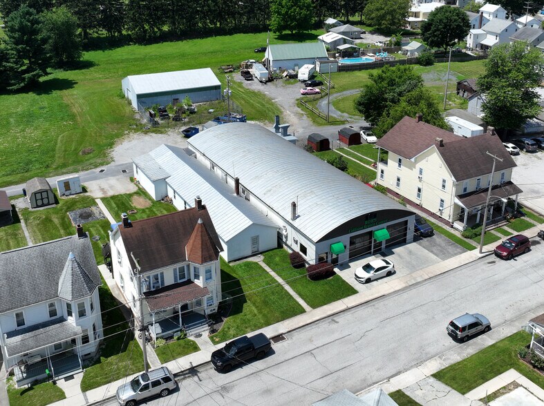 215 M St, Littlestown, PA à vendre - Photo du bâtiment - Image 3 de 6