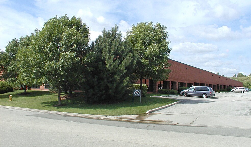 1000-1036 Northpoint Blvd, Waukegan, IL à louer - Photo du bâtiment - Image 3 de 6