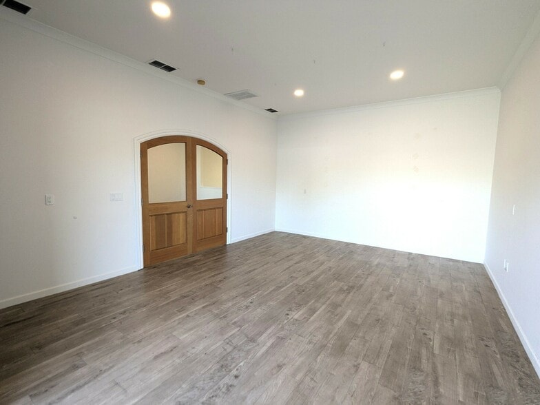 1559 S Novato Blvd, Novato, CA à louer - Photo du bâtiment - Image 2 de 6