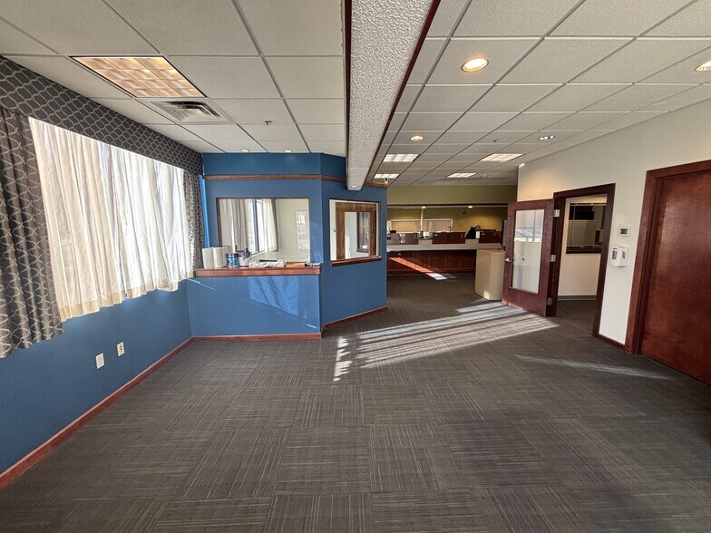 232 Center St, Auburn, ME for lease - Building Photo - Image 2 of 9