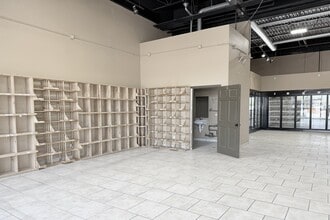 1100-1148 Douglas Rd, Oswego, IL for lease Interior Photo- Image 2 of 2