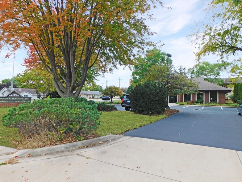 3400 N Rockton Ave, Rockford, IL à louer - Photo du bâtiment - Image 2 de 43