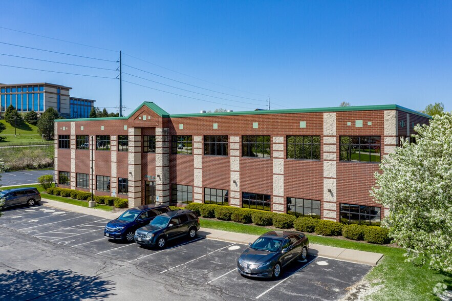 W229N1433 Westwood Dr, Waukesha, WI for lease - Building Photo - Image 2 of 4