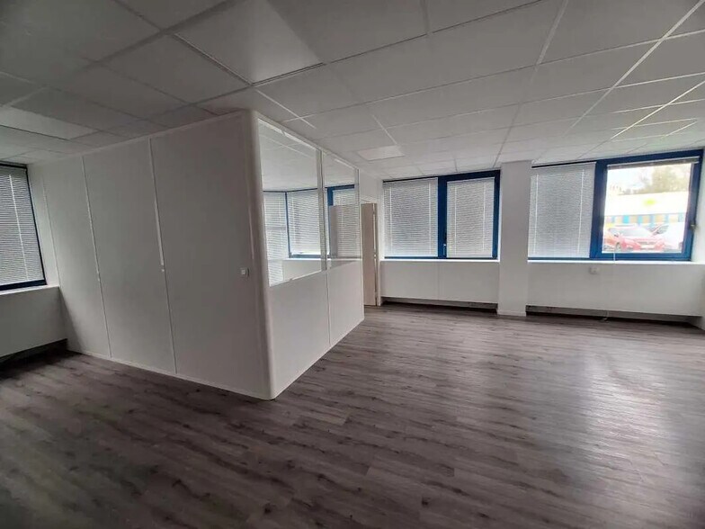 Office in Mérignac for lease - Interior Photo - Image 3 of 6