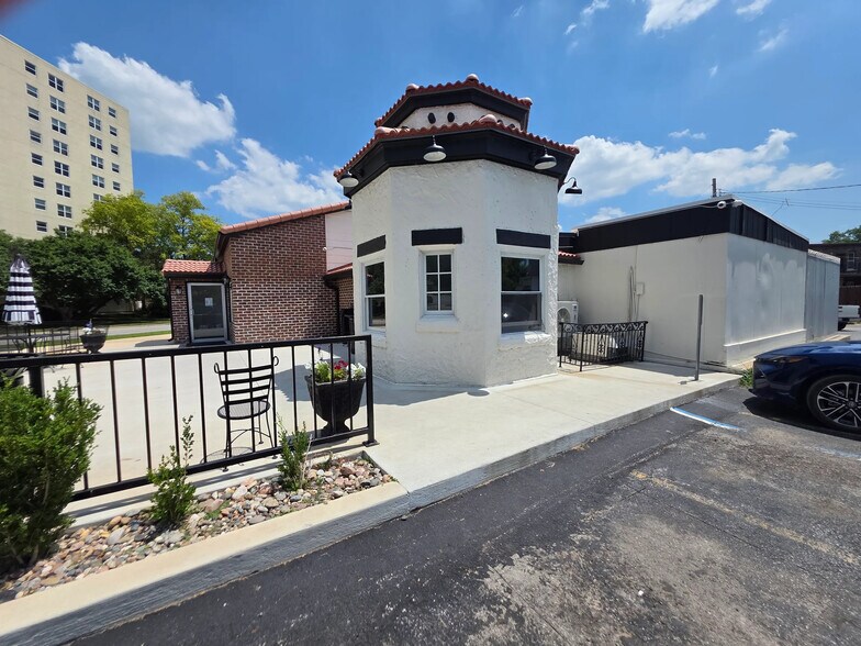 415 Saint Louis Ave, Excelsior Springs, MO à louer - Photo du bâtiment - Image 2 de 12