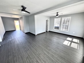 615 3rd St S, Jacksonville Beach, FL à louer Photo intérieure- Image 1 de 5