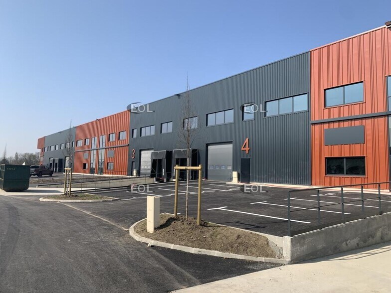 Industriel dans Saint-Ouen-l'Aumône à louer - Photo du bâtiment - Image 2 de 10