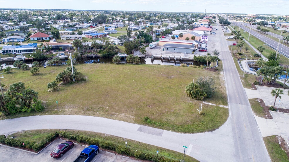 3859 Tamiami Trl, Port Charlotte, FL à vendre - Photo du bâtiment - Image 3 de 16