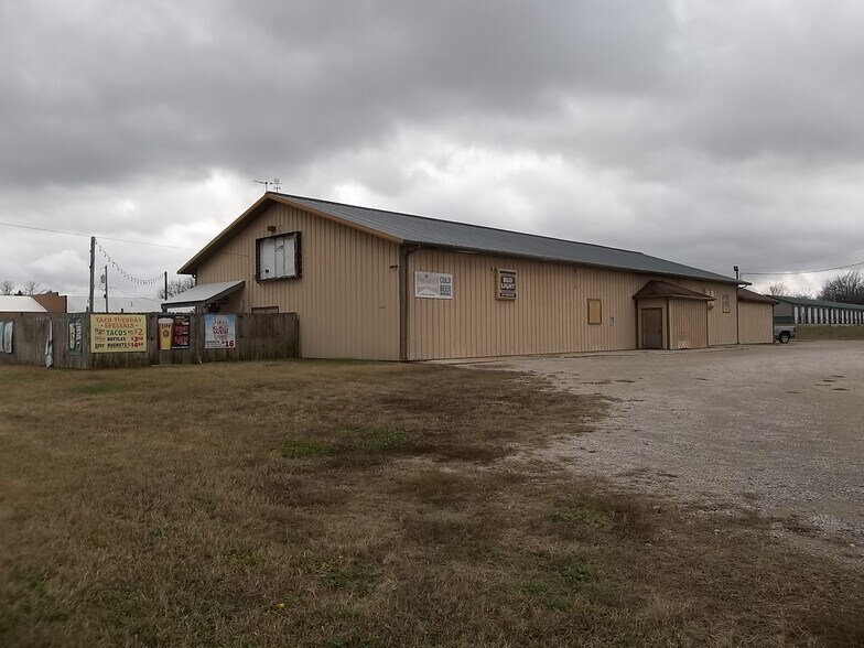 3801 S Santa Fe Ave, Chanute, KS à vendre - Photo du bâtiment - Image 1 de 16