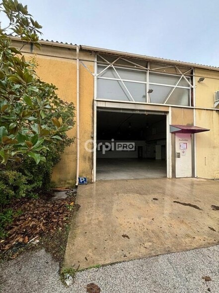 Industrial in La Seyne-sur-Mer for lease - Building Photo - Image 1 of 8