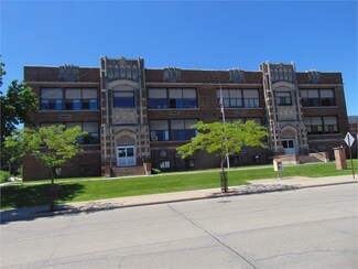 Plus de détails pour 105 S Clinton Ave, Clintonville, WI - Spécialité à vendre