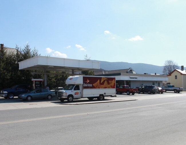 Plus de détails pour 70 Ashland St, North Adams, MA - Commerce de détail à vendre