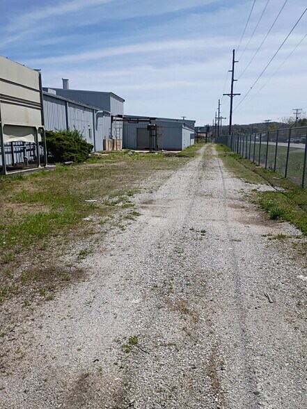 712 Industrial Ln, Oneida, TN à vendre - Photo du bâtiment - Image 2 de 35