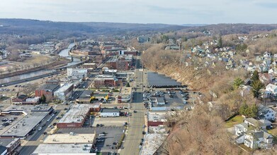 370 E Main St, Ansonia, CT - Aérien  Vue de la carte - Image1