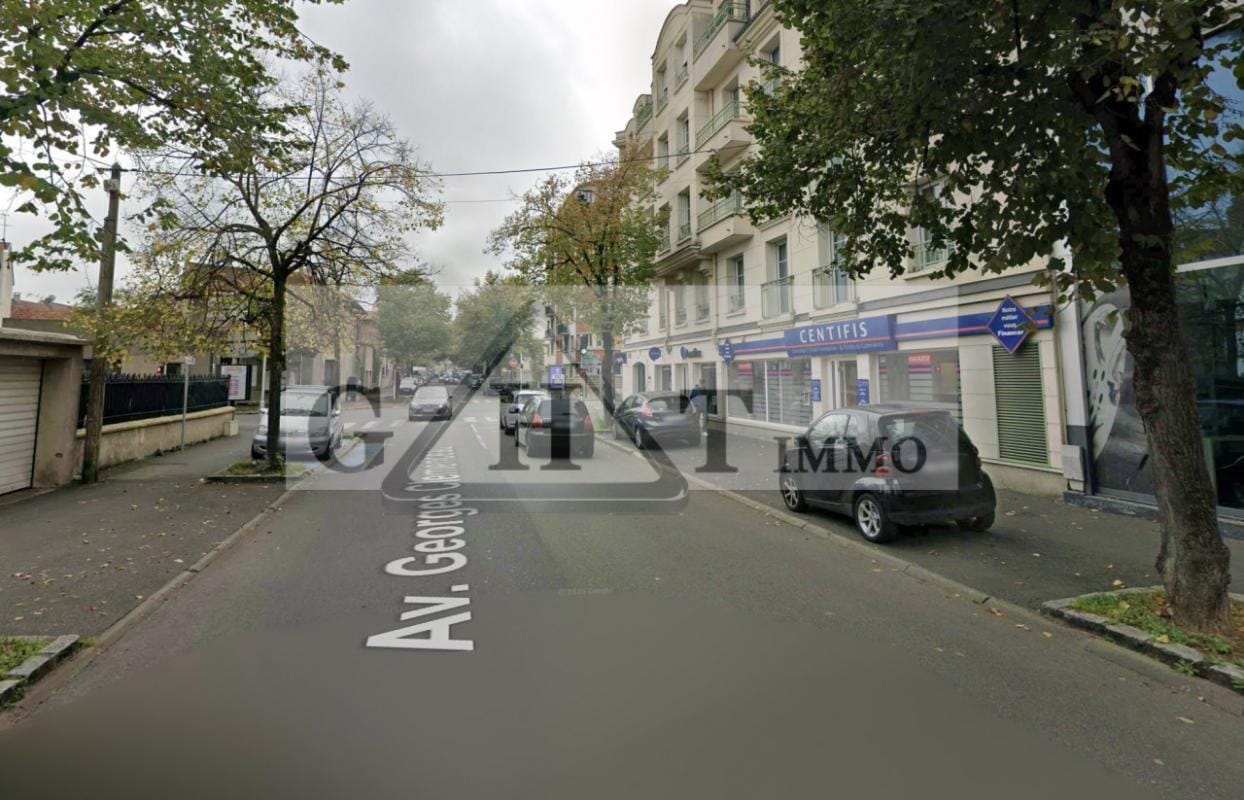 Retail in Maisons-Alfort for lease Building Photo- Image 1 of 2