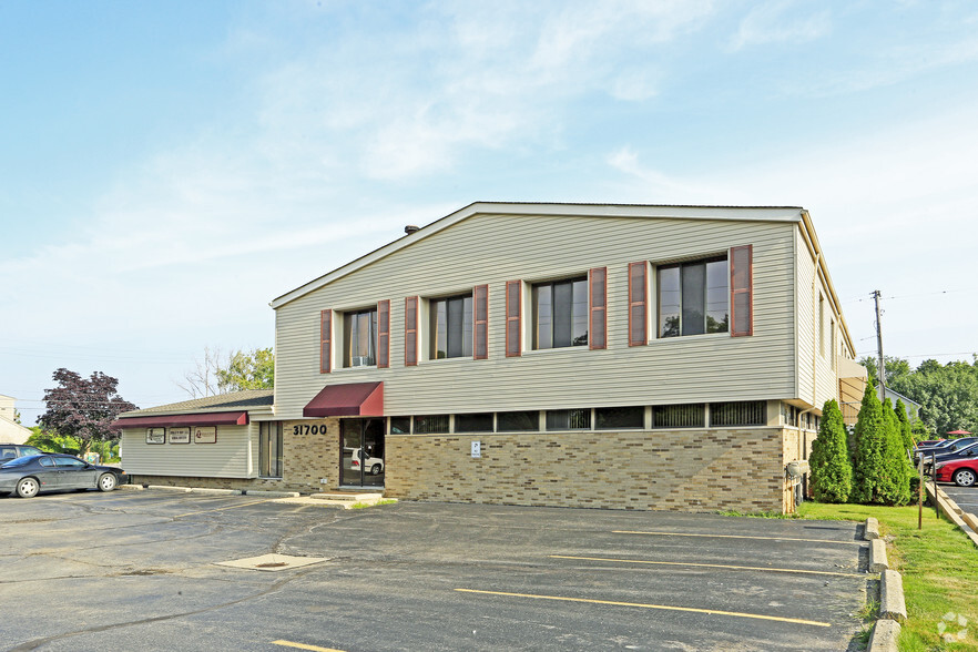 31700 W 12 Mile Rd, Farmington Hills, MI for lease - Building Photo - Image 1 of 9