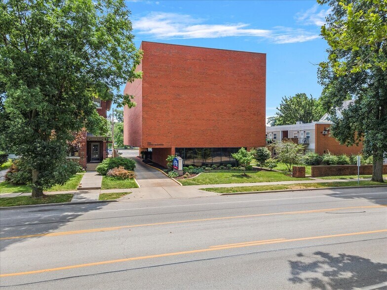 828 S 2nd St, Springfield, IL à louer - Photo du bâtiment - Image 1 de 14