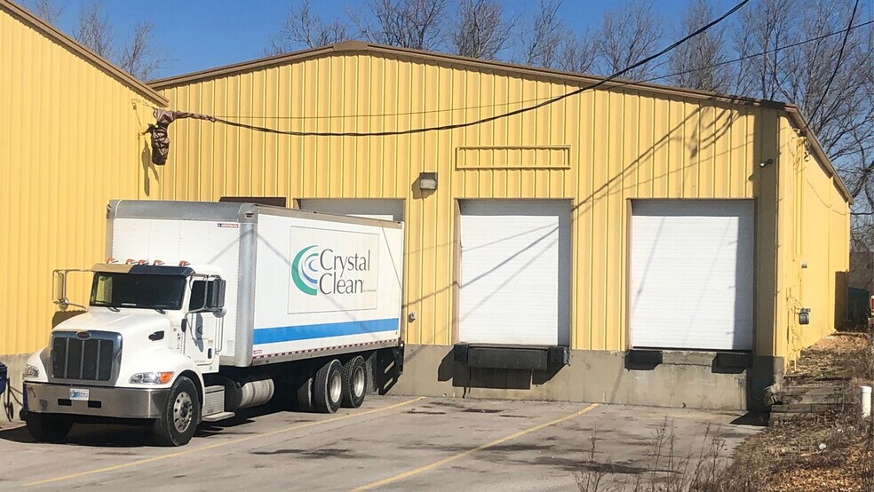 13511 Northwest Industrial Dr, Bridgeton, MO à vendre - Photo du bâtiment - Image 2 de 3