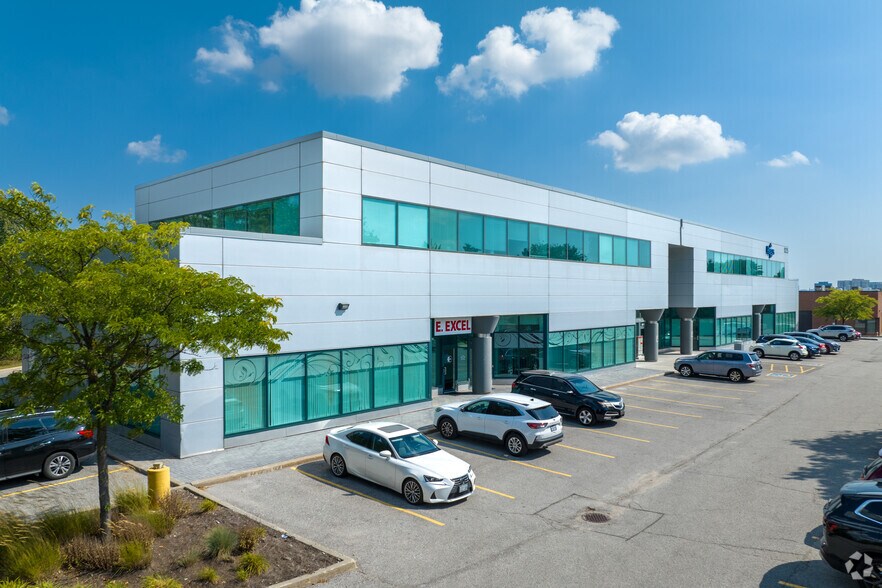 9225 Leslie St, Richmond Hill, ON à vendre - Photo du bâtiment - Image 2 de 5